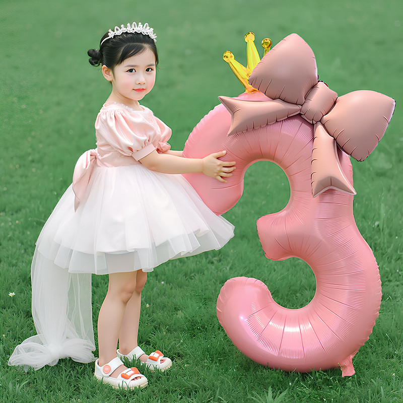 สาวมงกุฎสีชมพูโบว์จํานวนบอลลูนตกแต่งหนึ่งปีเด็กวันเกิดตกแต่งบรรยากาศฉากภาพอุปกรณ์ประกอบฉากวันเกิดตกแต่งพรรควันเกิดบอลลูนพรรคอ