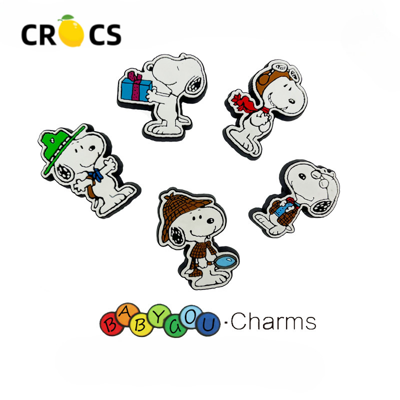 Jibbitz crocs Charms Hole รองเท้าอุปกรณ์เสริม crocs อุปกรณ์เสริมรองเท้าดอกไม้ตกแต่งหัวเข็มขัด Snoopy