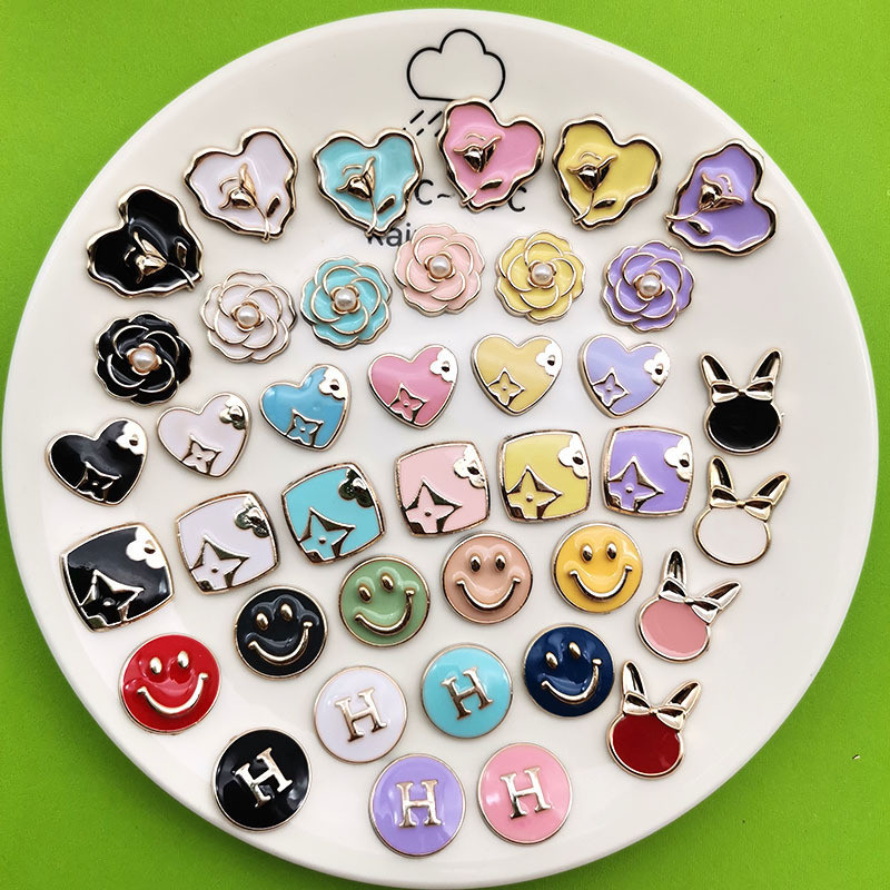 Croc เรซิ่นคริสตัล Camellia Smiley แฟชั่นดอกไม้ Jibz ปุ่ม Pins DIY ชุดรองเท้า Charm 1 ชิ้น