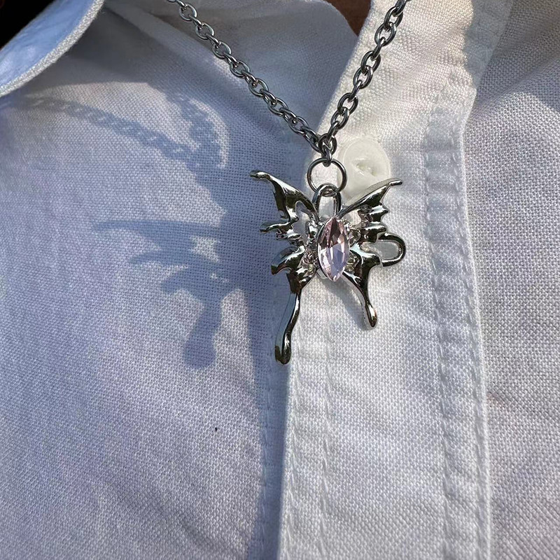 สุภาพสตรีสร้อยคอผีเสื้อเกาหลีสร้อยคอโลหะผสมคริสตัล