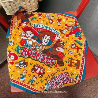 < Bai Patch > Toy Story Woody พิมพ์ผ้าฝ้ายแท้ผ้าพันคอสี่เหลี่ยมขนาดใหญ่ American Retro Headscarf Hip-Hop สวมผ้าพันคอผ้าปูโต๊ะ