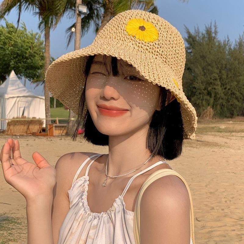 Hwang หมวก Sedge (หมวกขอบ) พร้อมดอกเบญจมาศน่ารัก 2 อันสําหรับชายหาด