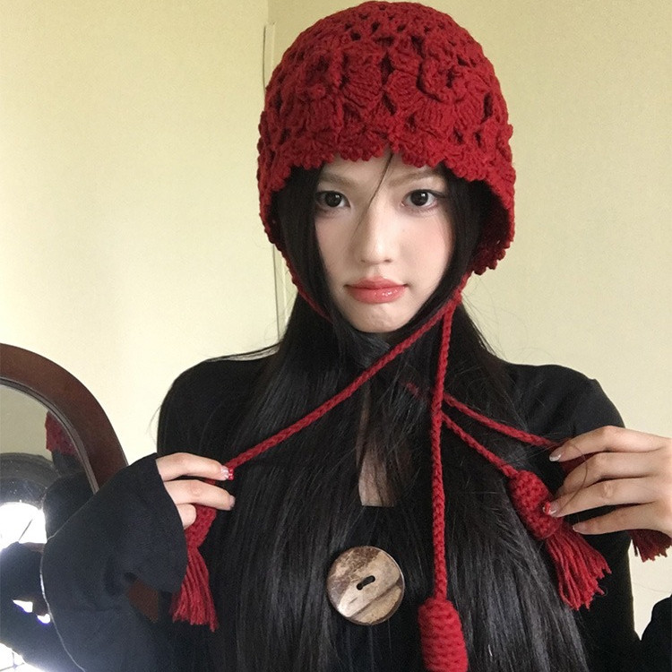 ดอกไม้พู่หมวกทําด้วยผ้าขนสัตว์ผู้หญิงฤดูใบไม้ร่วงฤดูหนาวป้องกันหูถักหมวก