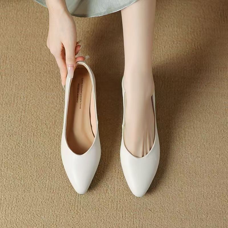 รองเท้าหนังแฟชั่นสตรี รองเท้าส้นสูงหัวแหลม หนังนุ่ม ใส่สบาย
