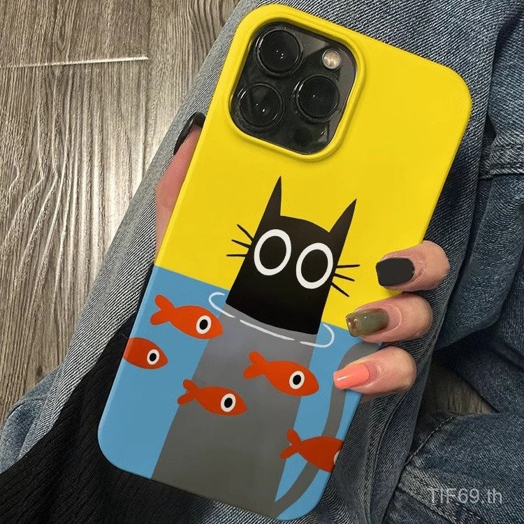 Ins, แมวดำโง่, ปลาทอง, เคส iPhone เข้ากันได้กับ iPhone xsmax 7plus 16pro 16 14 13 12 11 15 PROMAX ป้องกันการเคาะ XR 11pro XS 13pro 15pro เคสกันกระแทกเคสแข็ง tlno