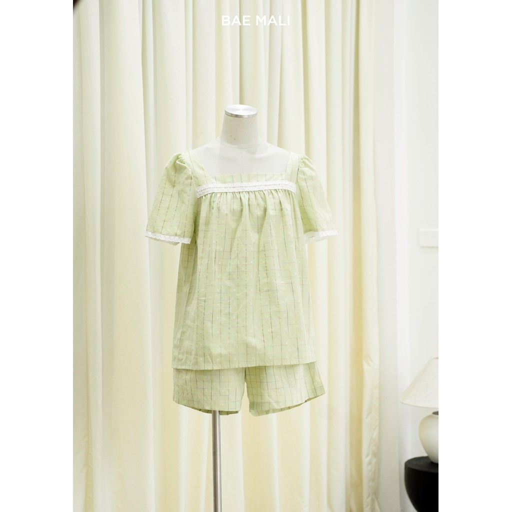 BAE MALI - SP930 ชุดเซ็ตกางเกงขาสั้นลูกไม้คอเหลี่ยม