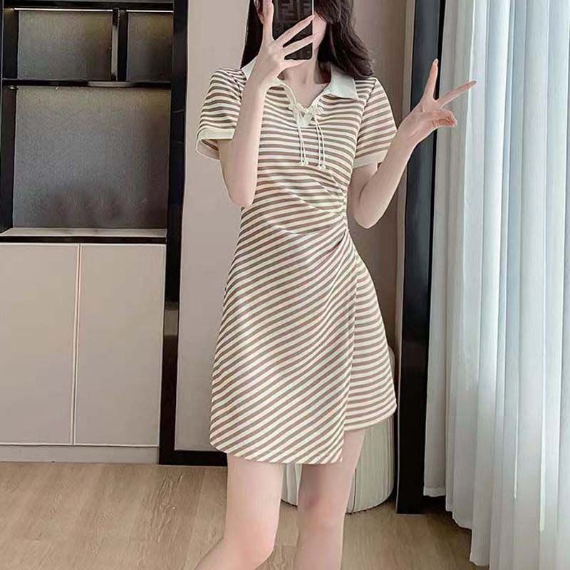 High-End Feel ผู้หญิงลายเสื้อโปโลแขนสั้นฤดูร้อนใหม่ V คอเอว-Cinching Ruched ไม่สม่ําเสมอ A-Line เดรส