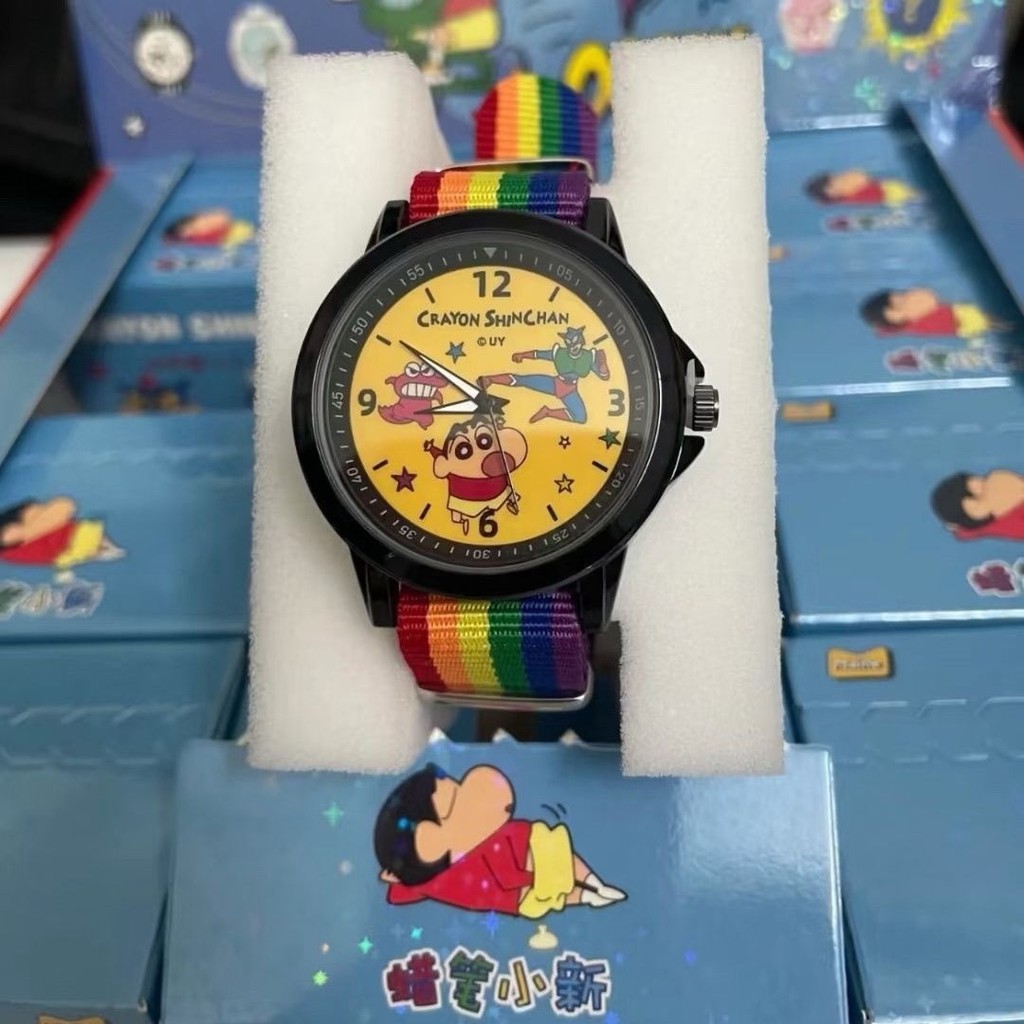 Muque [คลังสินค้าพร้อม จัดส่งทันที] Crayon Shin-Chan สไตล์สายรุ้งสไตล์ซ่อนของขวัญมูลค่าสูงแฟนนาฬิกา
