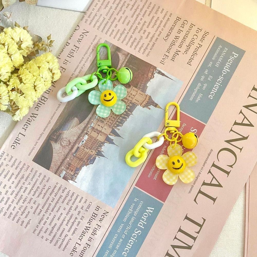 GIFTHUB ของขวัญฮับ ยิ้มดวงอาทิตย์ดอกไม้จี้,อะคริลิกับระฆังยิ้มดวงอาทิตย์ดอกไม้พวงกุญแจ,ตลกแขวนเครื่องประดับการ์ตูนรถที่สําคัญแหวนกระเป๋าอุปกร