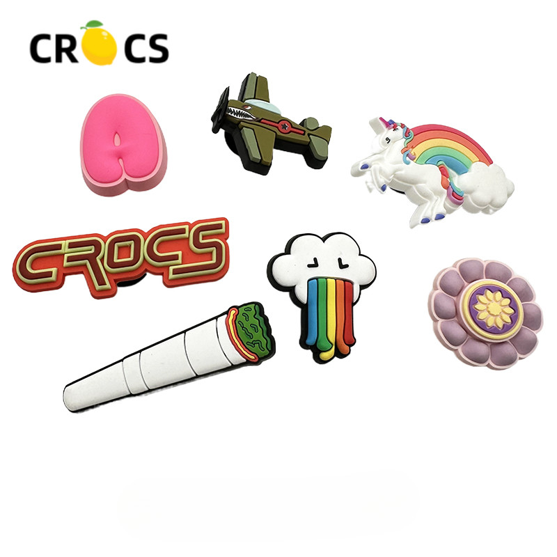 Jibbitz Crocs Charms สไตล์ใหม่ Crocs ของแท้รองเท้าดอกไม้รองเท้าหัวเข็มขัดรองเท้าอุปกรณ์เสริมสนุก Zhibixing การ์ด Luo Chi DIY อุปกรณ์เสริม Rainbow Horse