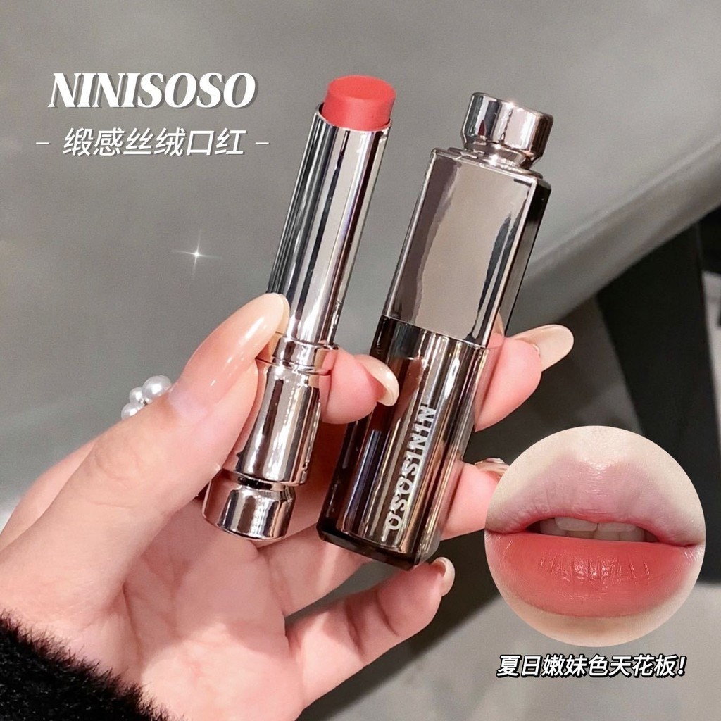 ความรู้สึกของลิปสติกเนื้อแมตต์ขั้นสูงลิปสติกเนียนสําหรับสาวที่ละเอียดอ่อนหวาน