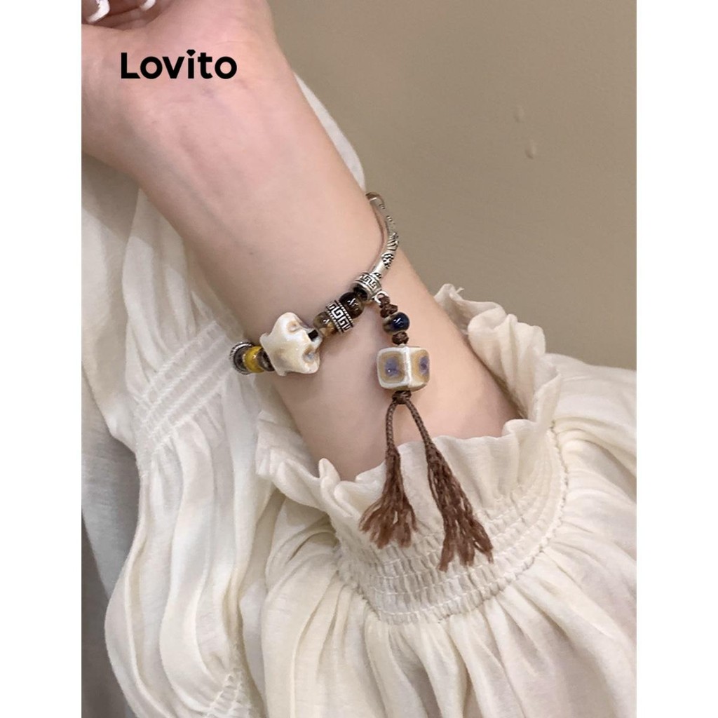 Lovito สร้อยข้อมือผู้หญิง แบบถัก ลายดาว แต่งพู่ สีพื้น สไตล์หรูหรา LFA39417