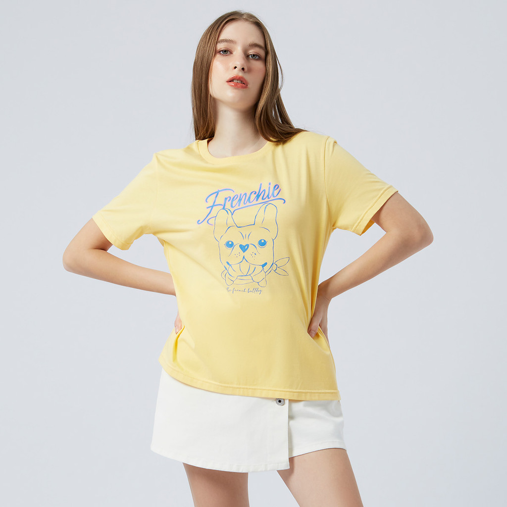 ESP เสื้อทีเชิ้ตลายเฟรนช์ชี่ อีซี่ ผู้หญิง สีเหลือง | Frenchie Eazy Print Tee Shirt | 06242
