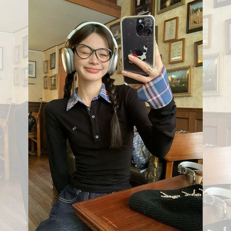 ผู้หญิงแขนยาวเสื้อยืดโปโลคอปกลายสก๊อตเย็บฤดูใบไม้ร่วงใหม่ปุ่มออกแบบปลอมสองชิ้นบางเสื้อบอททอมด้านบน
