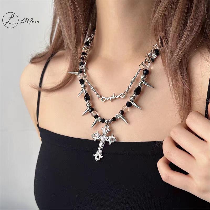 LUImo Gothic Dark สร้อยคอดีไซน์ Thorns Rivet Cross สำหรับผู้หญิง สไตล์ Punk Vintage สองเลเยอร์