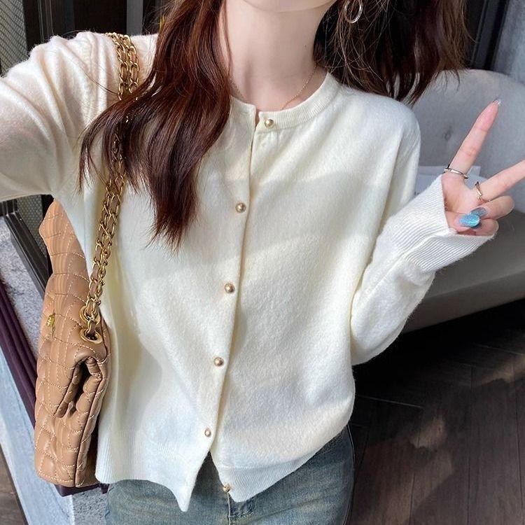 Cuites👉 88010   เสื้อคลุมคาร์ดิแกนทรงคอกลมแต่งกระดุมทอง เสื้อคลุมสำหรับผู้หญิง TOP