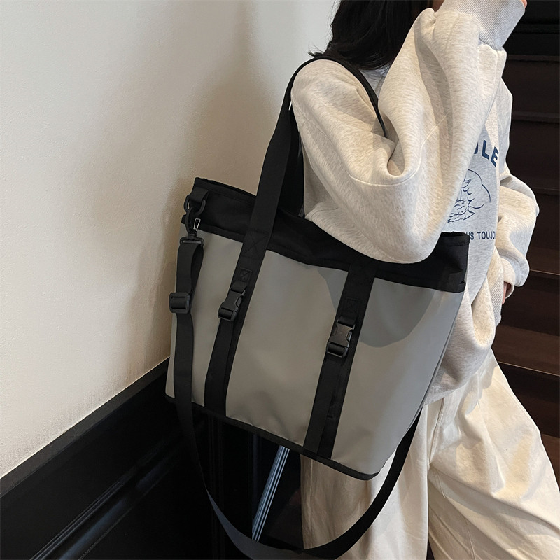 สุภาพสตรีขนาดใหญ่-ความจุ Commuter กระเป๋าสะพายหญิงแฟชั่น All-Match Tote กระเป๋าเดี่ยวสีทึบ Casual Messenger กระเป๋า