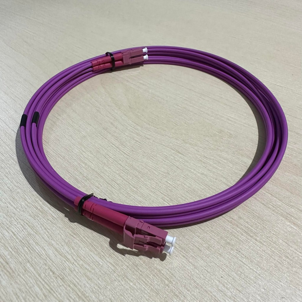 Patchcord OM4 1 เมตร LC LC Multimode LSZH Duplex