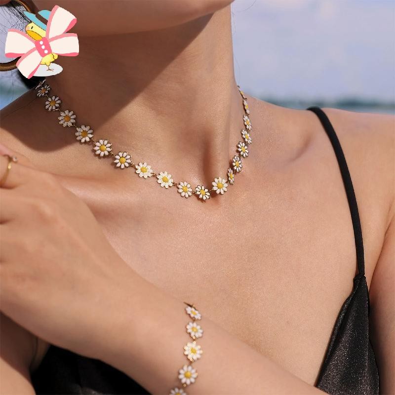 สร้อยคอน่ารักสำหรับผู้หญิง ออกแบบลายดอกเดซี่ ในสไตล์วินเทจบวกความโมเดิร์น