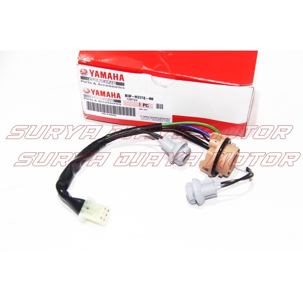 ฟิตติ้งไฟเลี้ยวเบรคหลัง Lexi B3F-H331E-00 Original TRB