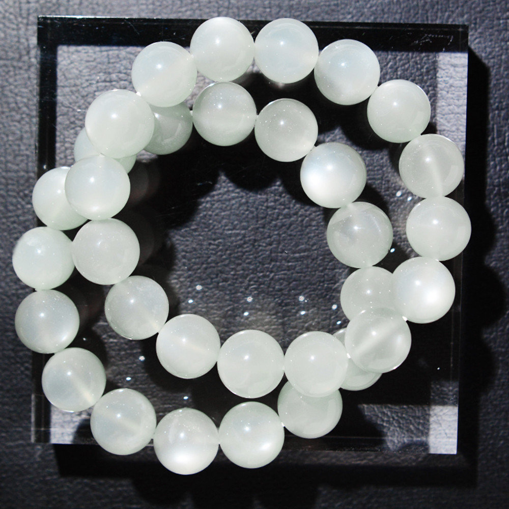 สร้อยข้อมือมูนสโตนผู้หญิง สีขาวธรรมชาติ พร้อมลูกปัดหรูหรา มอบเสน่ห์และความยืดหยุ่น