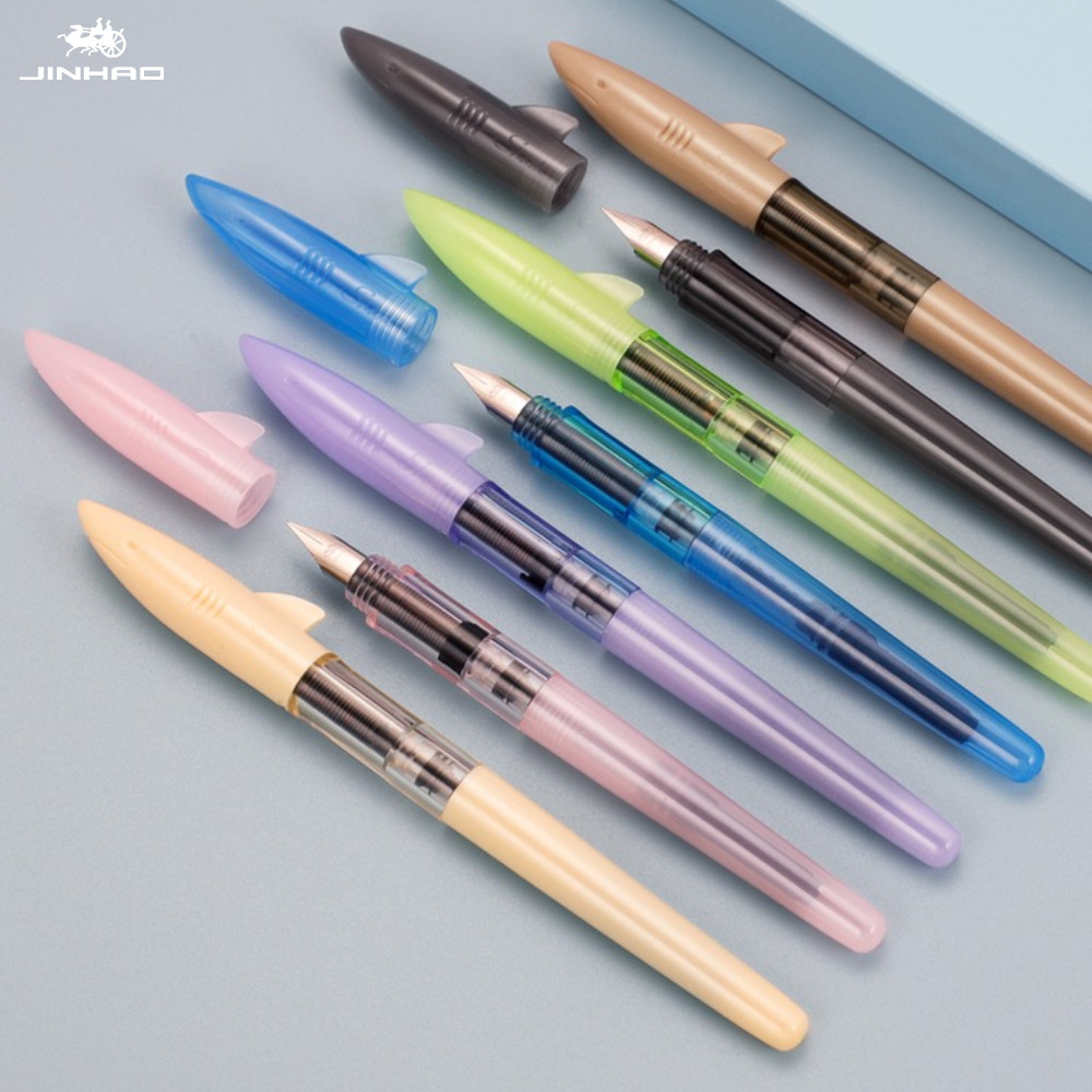 Jinhao Shark Fountain ปากกาปากกาเขียนการประดิษฐ์ตัวอักษรหมึกปากกา 0.5 มม.F Nib อุปกรณ์การเรียนเครื่องเขียน