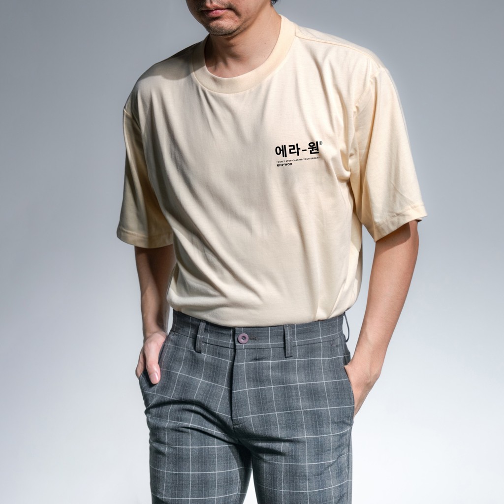 era-won เสื้อยืด Oversize T-Shirt สกรีนเกาหลีด้านข้างหน้าอก สี Beige (คอชั้นเดียว)