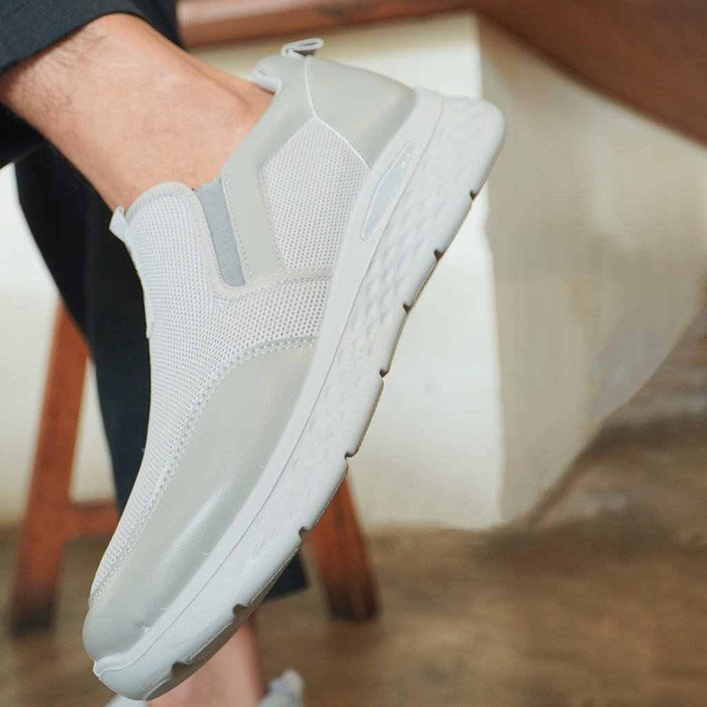 [SELLING AT A LOSS] LAVERA Premium Mens Braided School Shoes LV0650