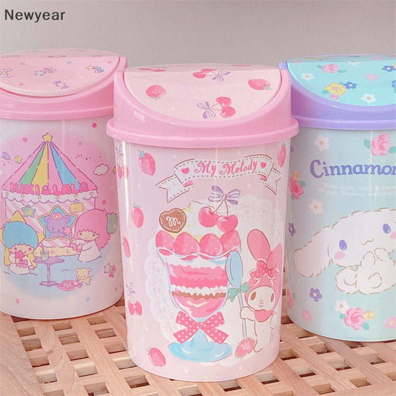 [Newyear] ถังขยะตั้งโต๊ะลายการ์ตูน Kawaii Kuromi Melody Cinnamoroll น่ารักฝาครอบตะกร้ากระดาษสําหรับห้องนอนตกแต่งห้อง [TH]