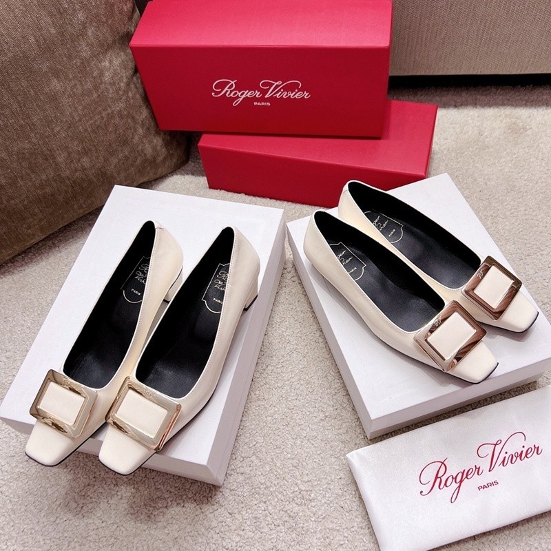 Roger Vivier Square Buckle และ Square Heel Series รองเท้าเดี่ยวสี่สีเสริมสัญญาสบายแฟชั่น Leisure Dai