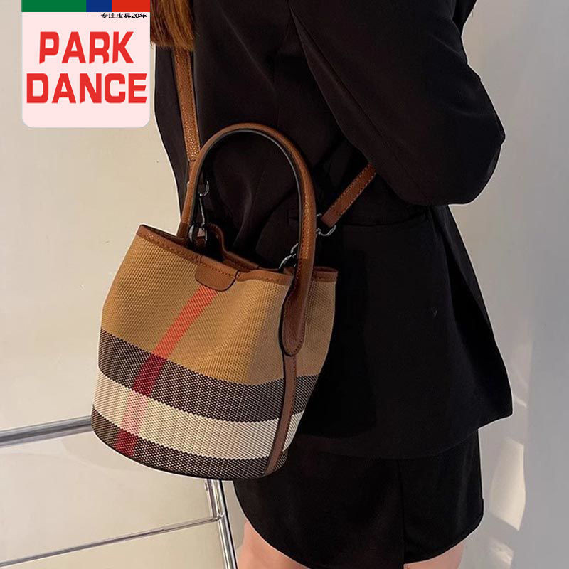 Dance2024 รูปแบบใหม่ Child-Mother Canvas Bucket กระเป๋าสะพายแบบพกพา กระเป๋าสะพายข้างผู้หญิง
