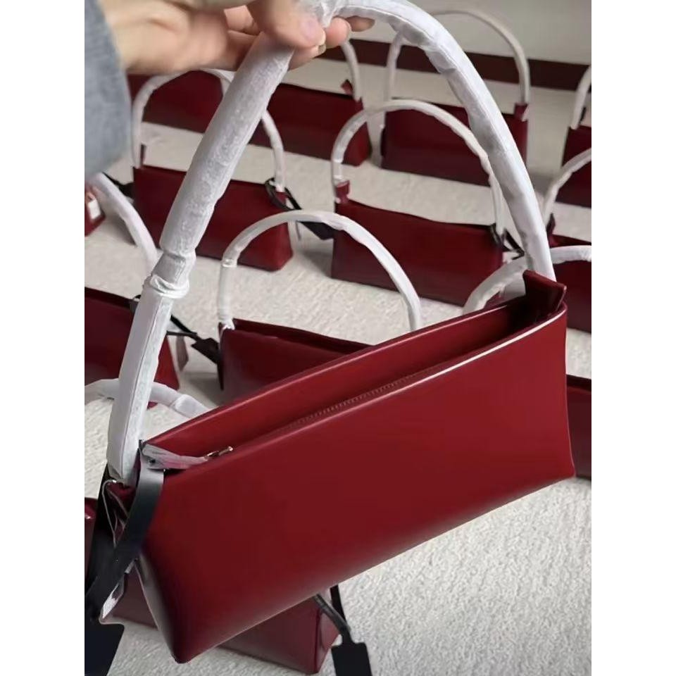 High-end Niche Design Baguette Bag Underarm Bag New Style Fashion Simple Handbag Commuter Shoulder Bag Women