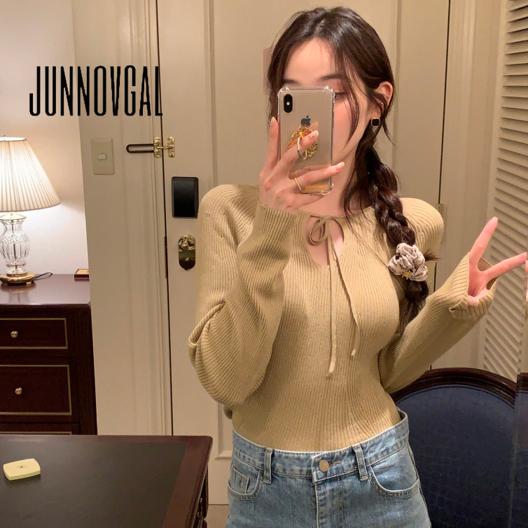 Junnovgal เสื้อยืดผู้หญิงถัก Hollow Out คอวีแขนยาว 2024 สีทึบสไตล์ใหม่