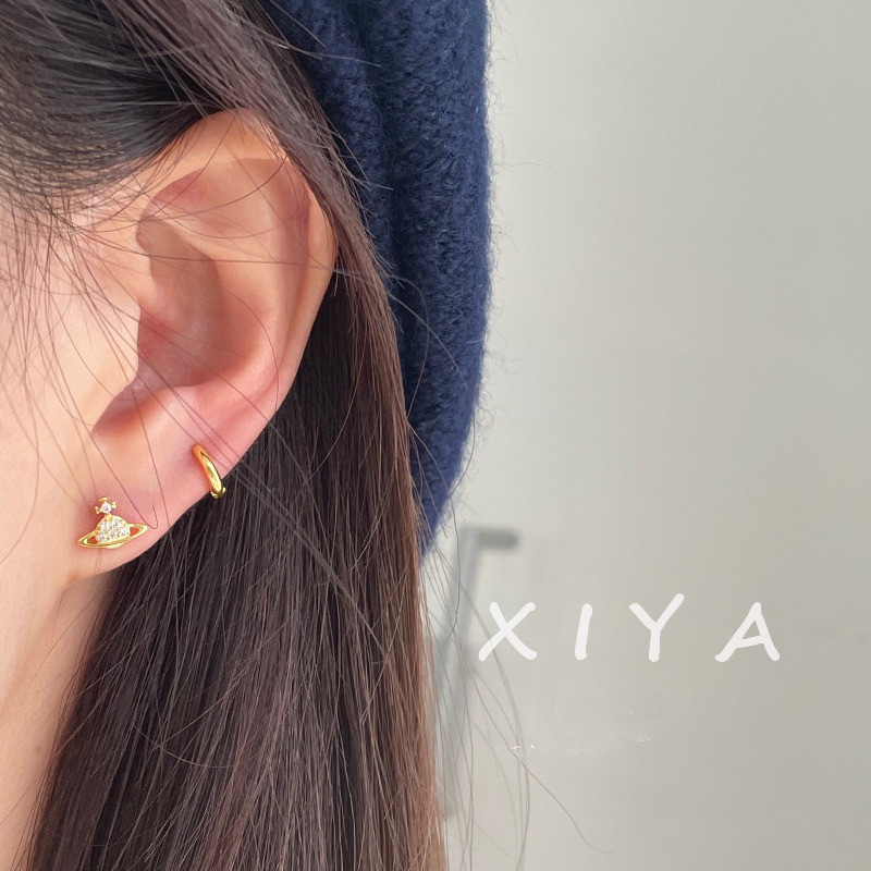 Xiya ต่างหูดาวเสาร์เพชรเต็มขนาดเล็กประณีตต่างหูสกรูดาวเคราะห์เพทายเรียบง่าย ราคา ถูกที่สุด ดีลบีเคเค แกลเลอรีภาพที่ 4