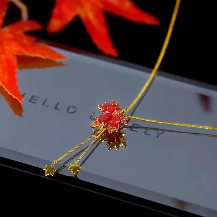 Nb nb nbn ใบเมเปิ้ลสีแดงของแท้ [Maple Love] สร้อยคอ 2023 ฤดูใบไม้ร่วงฤดูหนาวแฟชั่นคนดัง Classy Pull-