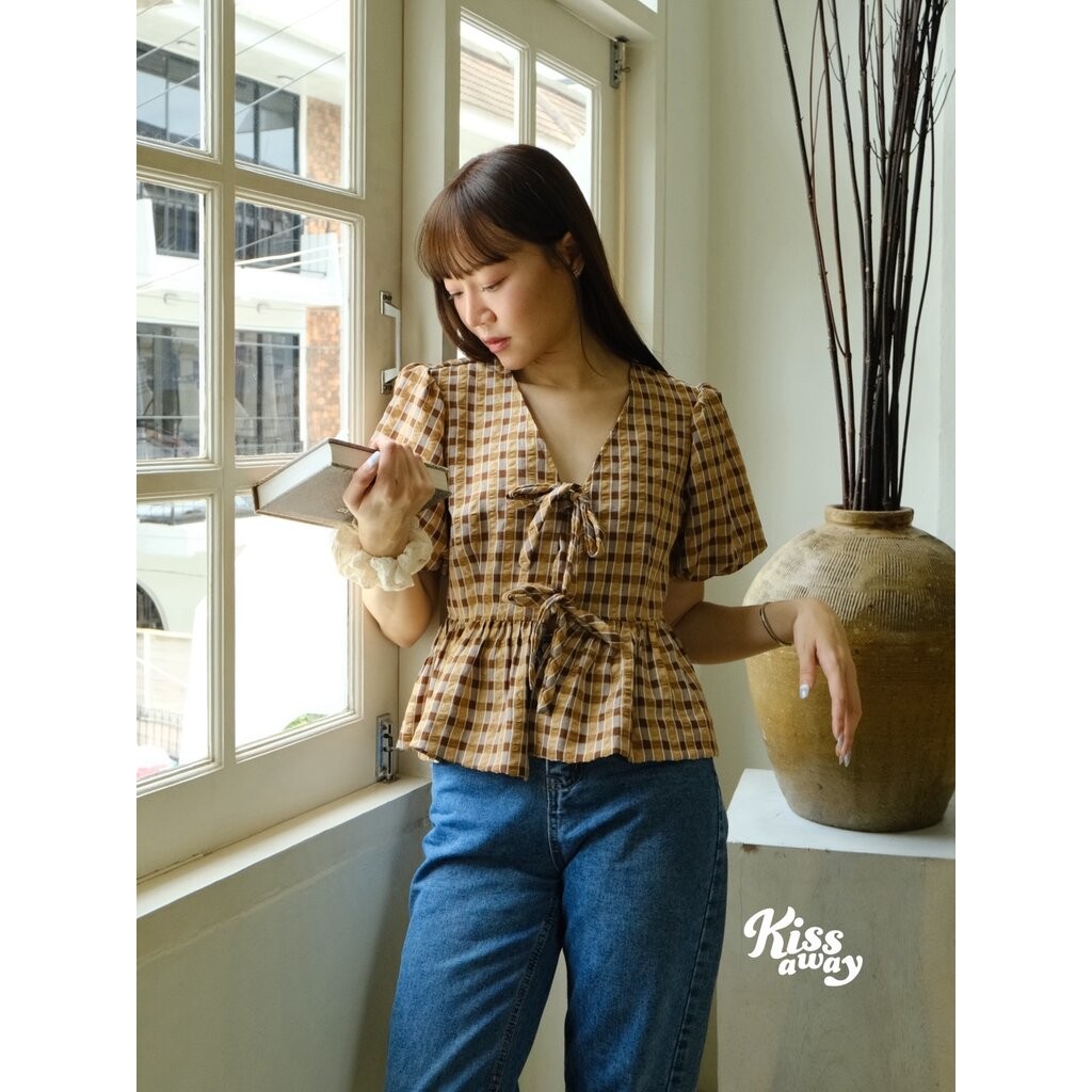 Bijou Top | เสื้อผูกโบว์ 3 ชั้น ลายตาราง แขนพองน่ารัก ใส่สบายแมทช์ง่าย! Kissaway