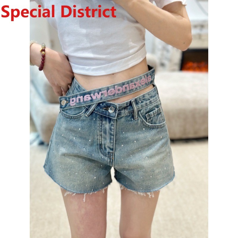 กางเกงยีนส์ขาสั้นดีไซน์พิเศษสำหรับสุภาพสตรี ใหม่ล่าสุดในปี 2025