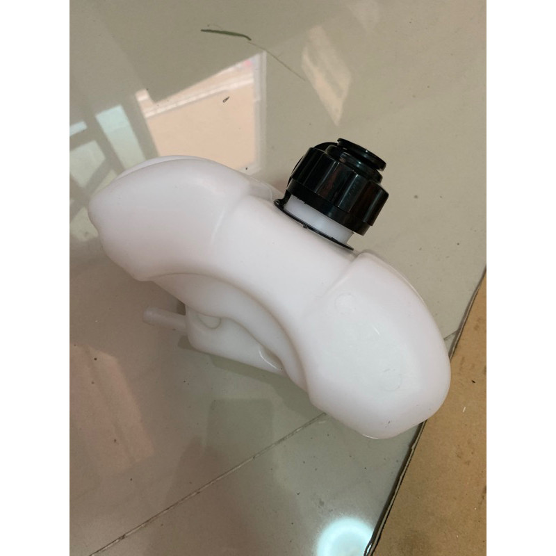 I33 ถังน้ำมัน RBC411 ถังน้ำมันเครื่องตัดหญ้า 411 เครื่องตัดหญ้า 2 จังหวะ ถังน้ำมัน411 (อย่างดี)