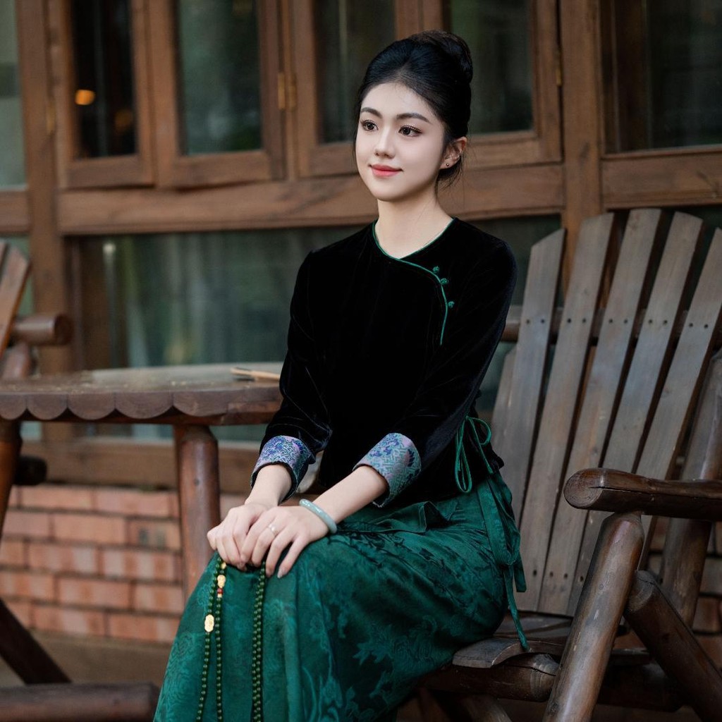 Full Score Velvet Xishuangbanna เสื้อผ้าสไตล์ชาติพันธุ์สำหรับผู้หญิง สไตล์เรียบร้อยและเอกลักษณ์ประจำ