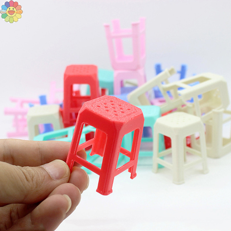 Gogo 1PC ห้องนั่งเล่นของเล่น 1:12 Mini Dollhouse จําลองสตูลพลาสติกเก้าอี้ขนาดเล็กตุ๊กตา House เฟอร์นิเจอร์อุปกรณ์ตกแต่ง TH