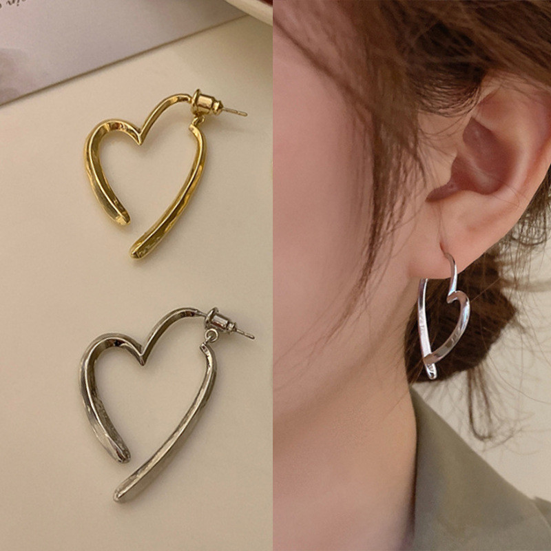 2024 ต่างหูไขว้หัวใจรักระดับไฮเอนด์หญิงย้อนยุคต่างหูเรียบง่ายที่ไม่ซ้ํากัน