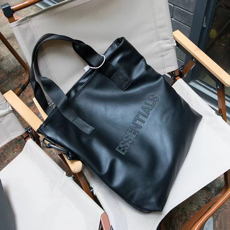 Essentials Tote Bag กระเป๋าสะพายความจุขนาดใหญ่ PU