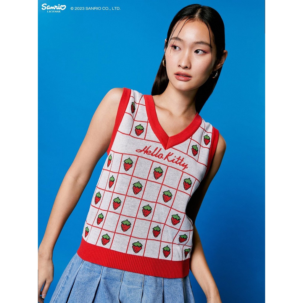 Pomelo x Hello Kitty เสื้อกั๊กดีเทลสีขอบตัด เป็นมิตรต่อสิ่งแวดล้อม / Pomelo x Hello Kitty Sustainabl