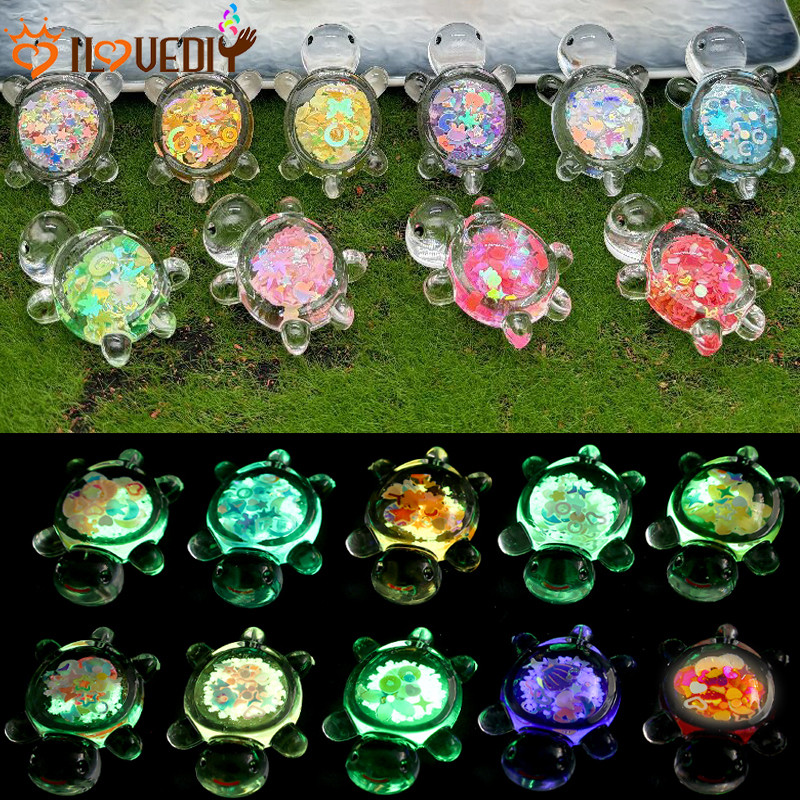 [โดดเด่น] เต่าน้อยเรืองแสง - งานฝีมือเรซิน ทําเอง - อุปกรณ์ภูมิทัศน์ไมโคร - จี้สัตว์แวววาว - เครื่องประดับเรืองแสงกลางคืน - ตกแต่งเดสก์ท็อปสวนบ้