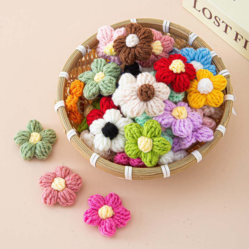 4cm DIY ดอกไม้ถัก ดอกไม้ ลูกพีชสีแดง ตกแต่งถัก ไฮเดรนเยียทำด้วยผ้าขนสัตว์ ดอกไม้ที่สามารถปักบนเสื้อผ้าและกระเป๋าได้