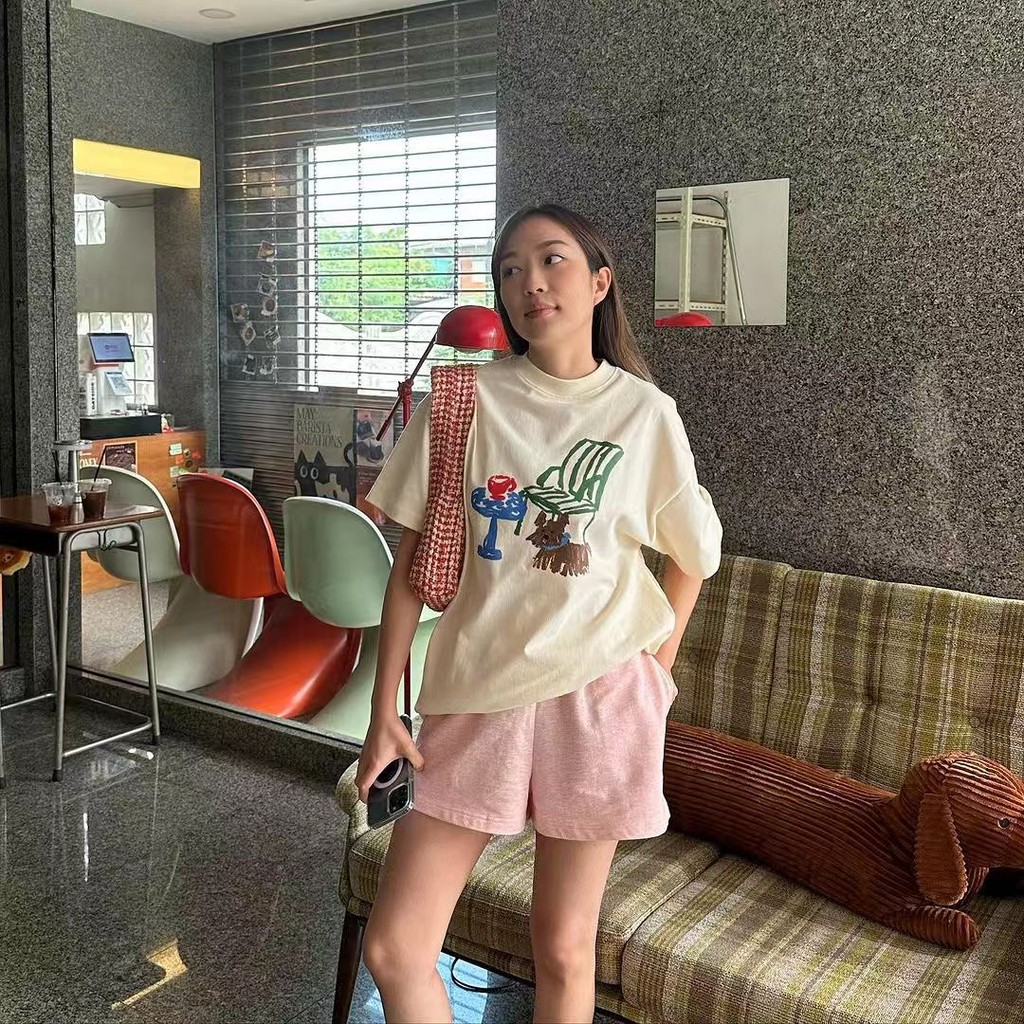 (จัดส่งตลอด 24 ชั่วโมง）Angle Official เสื้อยืดแขนสั้นผู้หญิงสไตล์เกาหลีลายกราฟฟิตี้พิมพ์ลายผ้าฝ้ายแบบโอเวอร์ไซส์