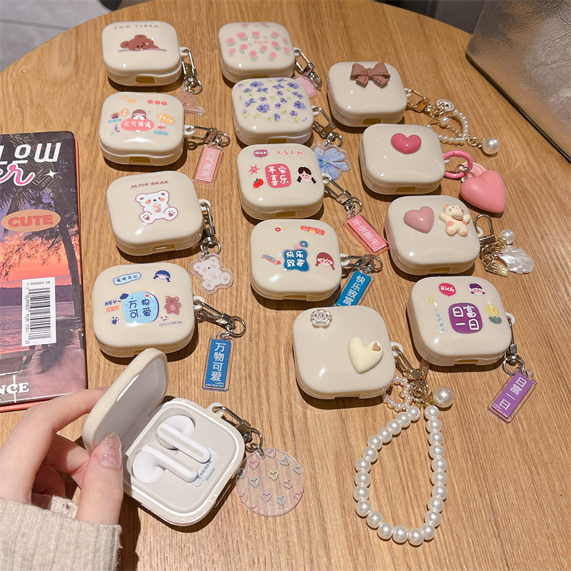 ใช้ได้กับ Redmi Buds 6 Active เคส Case สําหรับ เรดมี่ ตา 6 เคสหูฟังที่ใช้งาน สร้อยข้อมือดอกไม้หัวใจโบว์สีขาวครีมน่ารัก
