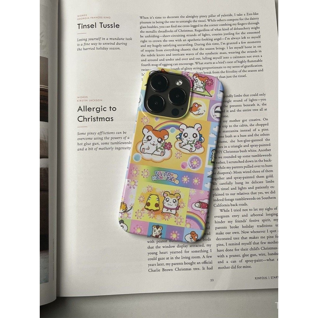 Rainbow English Cute Mouse เคส iPhone เข้ากันได้กับ iPhone 16 15 14 13 12 PROMAX 11PROMAX 7/8PLUS เคสป้องกัน16pro xsmax 11 15 14 13 12 Pro ป้องกันรอยขีดข่วน XS XR เคสแข็งป้องกันการเคาะ3cjd