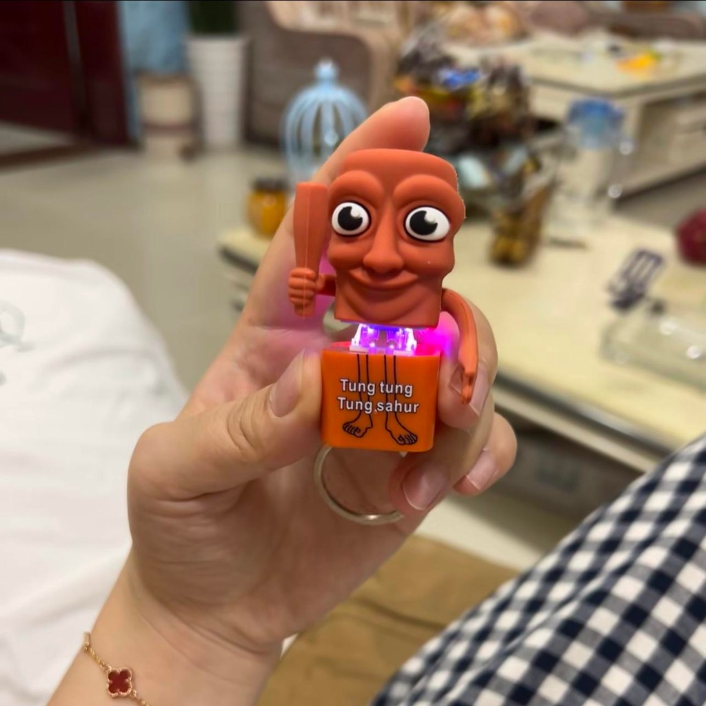 FY พวงกุญแจ Sahur พวงกุญแจมีเสียงTung Tung มีไฟส่องสว่าง พวงกุญแจ 3D ห้อยกระเป๋า