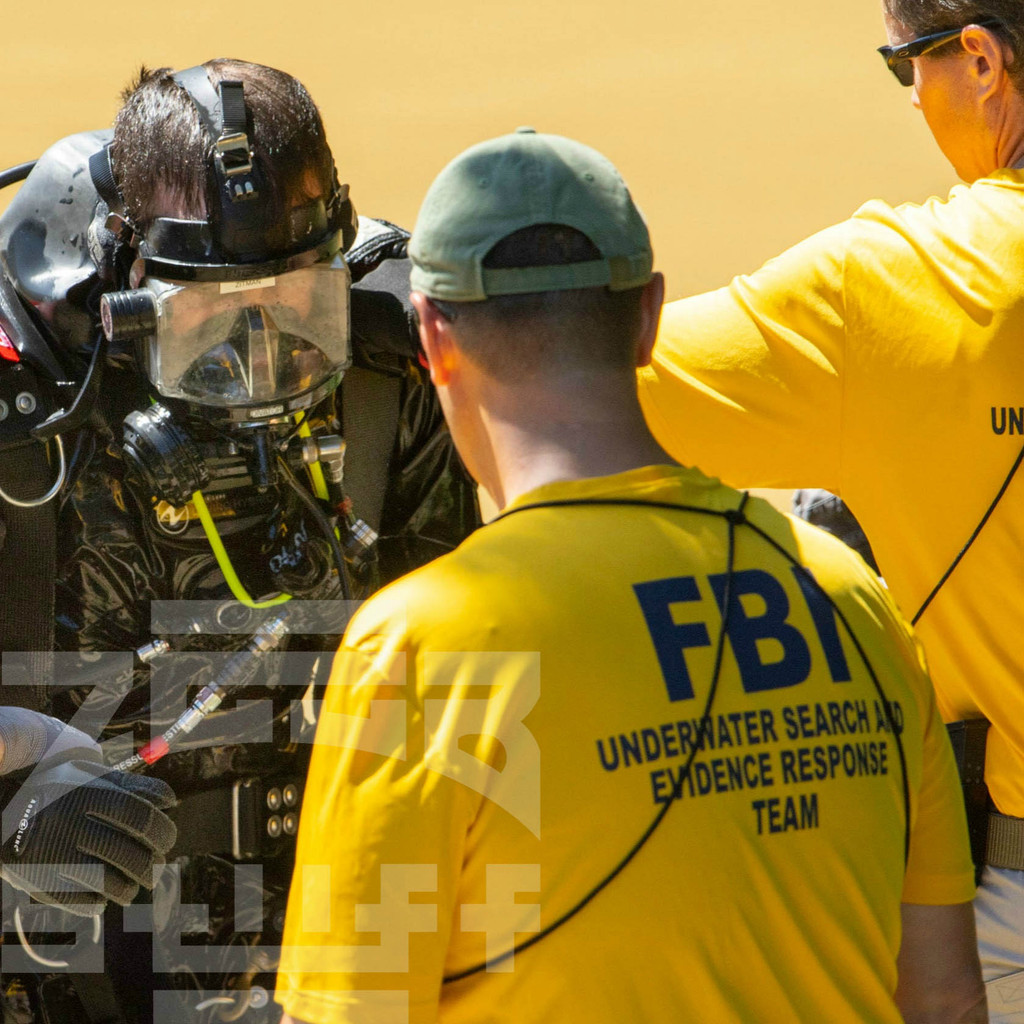 FBI USERT: FBI Underwater Evidence Search Response Team Diving 100% Premium Cotton เสื้อยืด